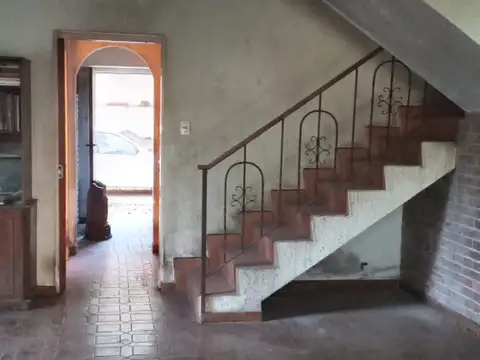 OPORTUNIDAD POR PRECIO Y UBICACION  CHALET EN HERMOSO BARRIO