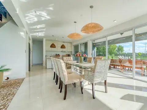 Casa 6 ambientes con 3 baños