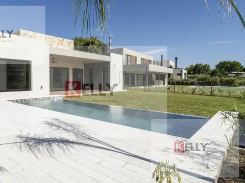 Casa 6 ambientes con 4 baños