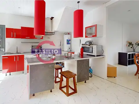 VENTA | PH 3 AMBIENTES AL FRENTE CON COCHERA Y PATIO– RECICLADO A NUEVO |