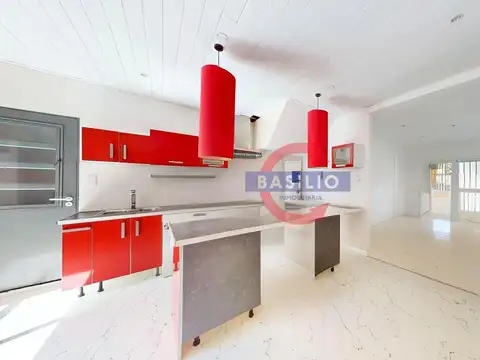 VENTA | PH 3 AMBIENTES AL FRENTE CON COCHERA Y PATIO– RECICLADO A NUEVO |