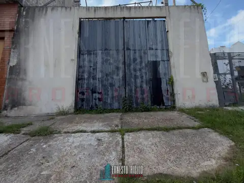 VENTA GALPON/ DEPOSITO , MUY BUENA UBICACIÓN ESTRATEGICA  , DOCK SUD, AVELLANEDA.