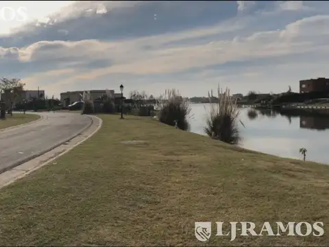 Terreno con vista al agua en  Área 11 San Sebastián MB