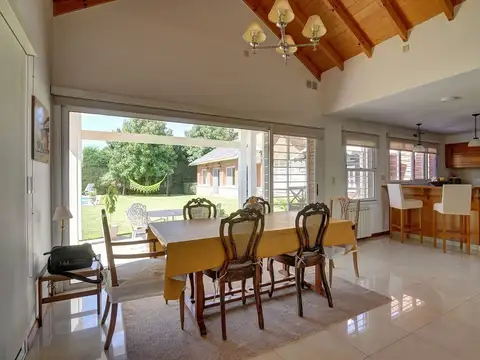 Casa 4 ambientes con 3 baños