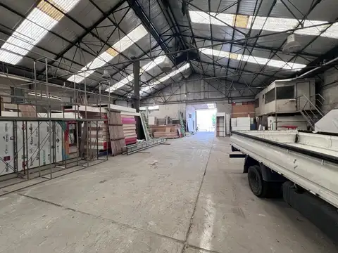 VENTA GALPONES LOTE INDUSTRIAL OFICINAS 8100M2 R21