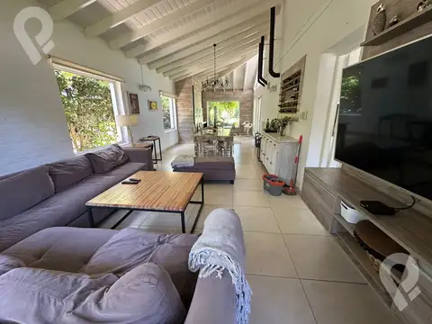 Casa 6 ambientes con 3 baños