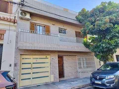2 CASAS + GARAGE + PATIO EN VENTA! 