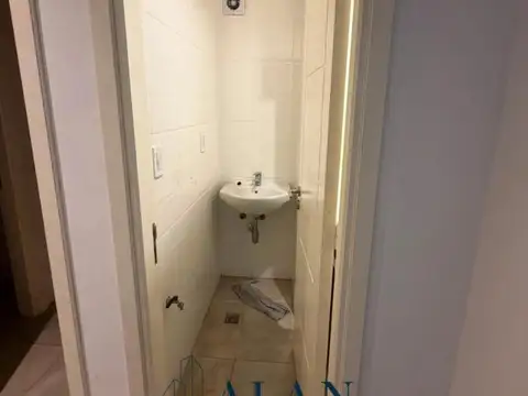 CONSULTORIOS / OFICINA 120 M2