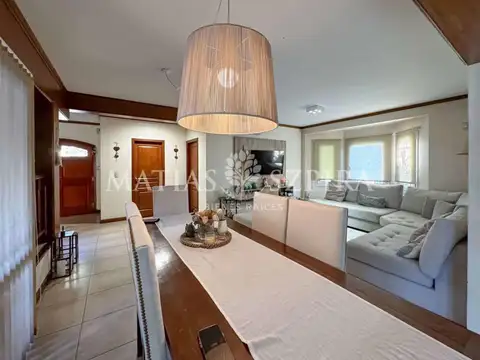 Casa en Venta en Castelar, USD 400.000