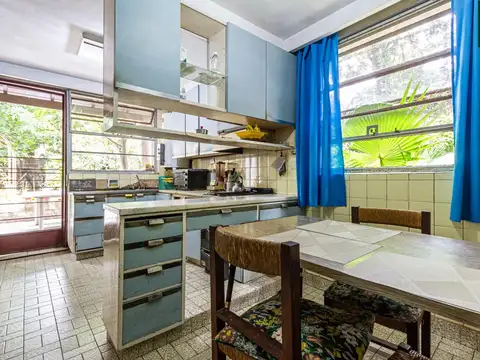 Casa 5 ambientes con 2 baños