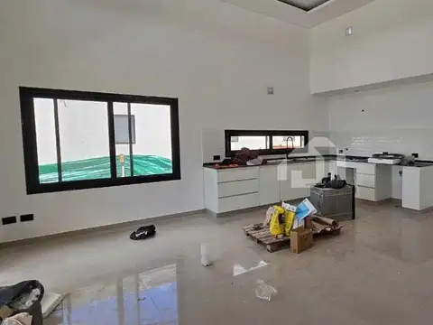 Casa en Venta en Pilar Del Este, USD 215.000