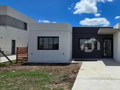 Casa en venta en Santa Elisa 100