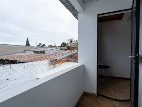 Casa en venta 2 dormitorios con cochera y Galpon