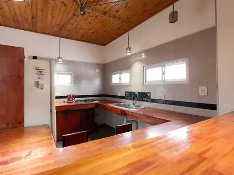 Casa en Venta con 3 cocheras