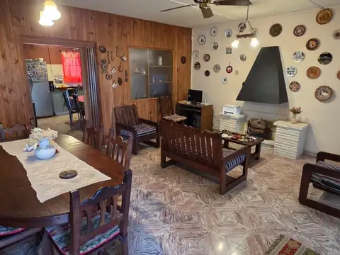Casa 6 ambientes con 2 baños