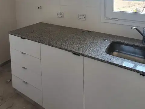 Casa en venta - 2 Dormitorios 1 Baño - Los Hornos