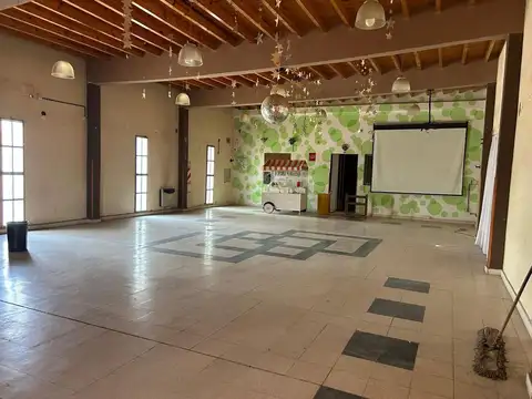 VENTA SALON DE FIESTAS-RIVADAVIA