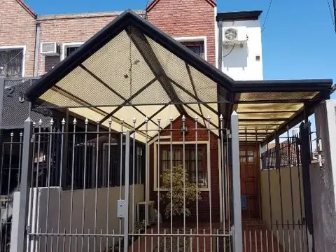 Casa  en Venta ubicado en Quilmes Oeste, Quilmes, G.B.A. Zona Sur - SVN0717_LP584505_1