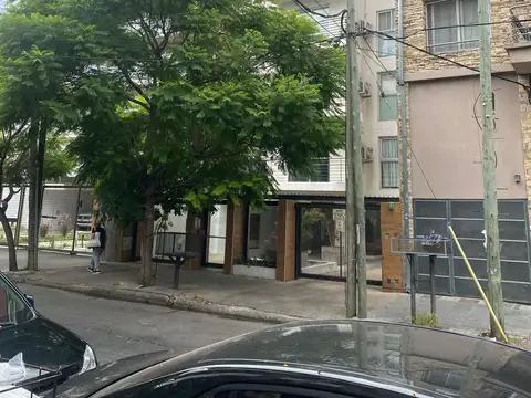 departamento al frente dos amb con balcon y cochera cubierta .-( 1° B)