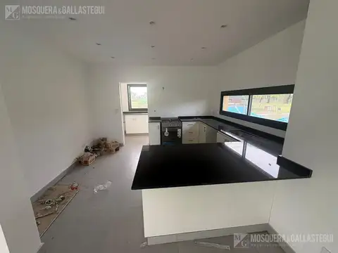 Casa 5 ambientes con 2 baños