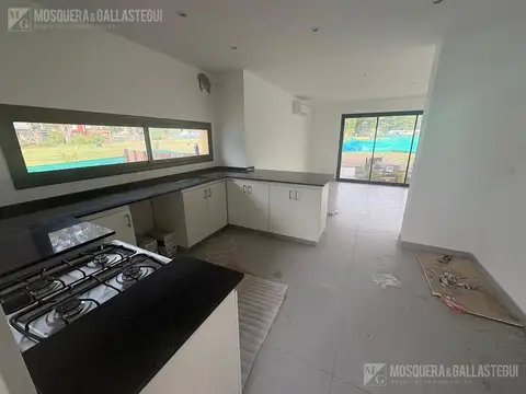 Casa en Venta en Pilar Del Este - Santa Sofia, USD 250.000