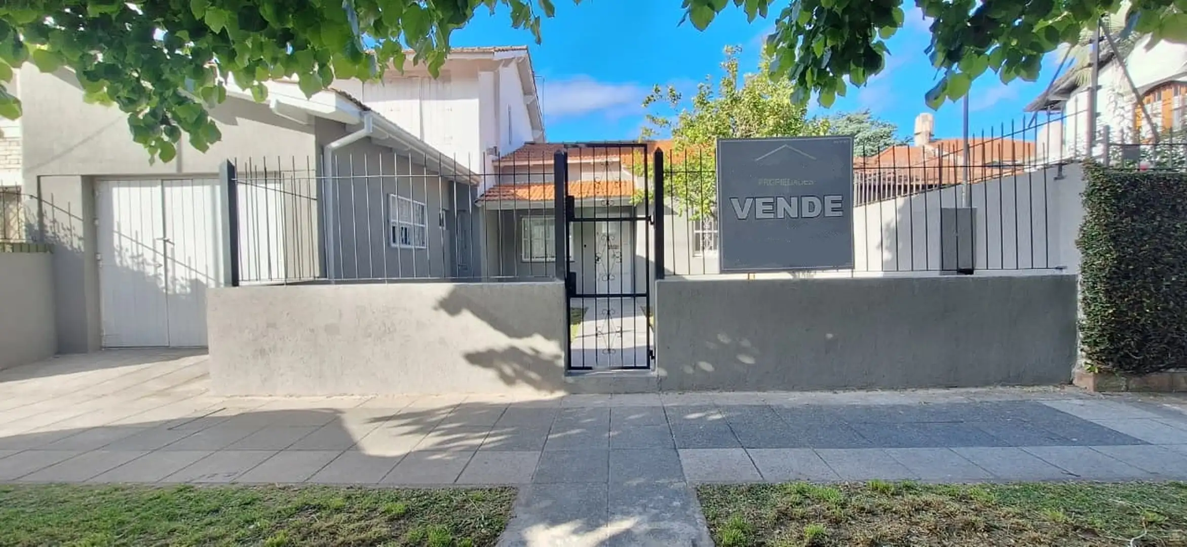 Casa 3 amb reciclada con garaje y quincho — Parque Luro