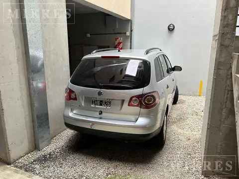 Cochera en venta en San Isidro.