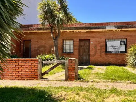 OPORTUNIDAD - Venta de casa 4 ambientes a reciclar, Playa Serena, Mar del Plata.