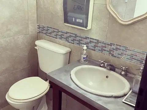 Espectacular Local en venta sobre colectora con renta!