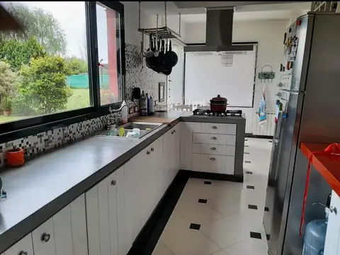 Casa 6 ambientes con 3 baños