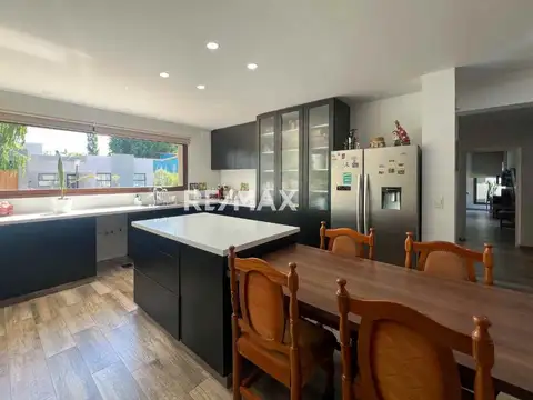 Casa en Alquiler en Neuquen, USD 3.500