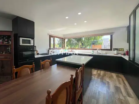 Casa en Alquiler con 1 cochera