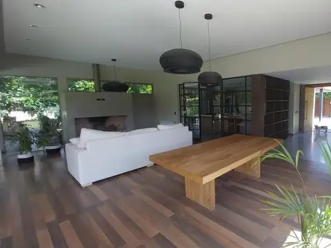 Casa en Alquiler en Aldea Lago, USD 2.700