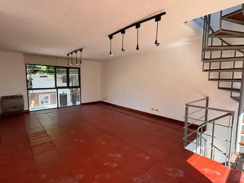 Depto Tipo Casa en Alquiler de 4 ambientes