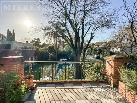 Casa en Venta con 2 cocheras