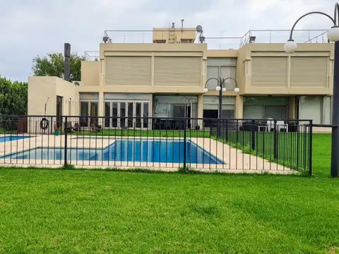 Casa 6 ambientes con 6 baños