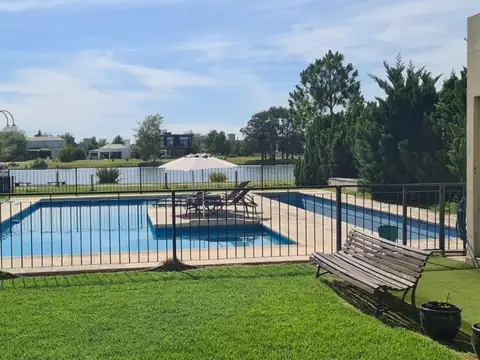 Casa en Venta en Puerto Roldan, USD 500.000