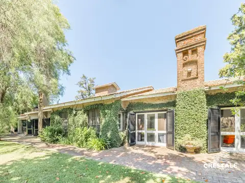 Venta - Casa 4 dormitorios con jardín y pileta - Terreno 1650 m2 - Fisherton Rosario