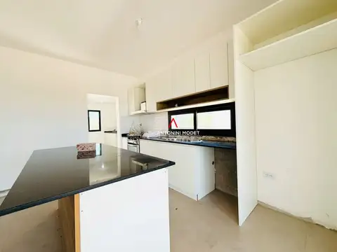 Casa en Venta con 4 cocheras