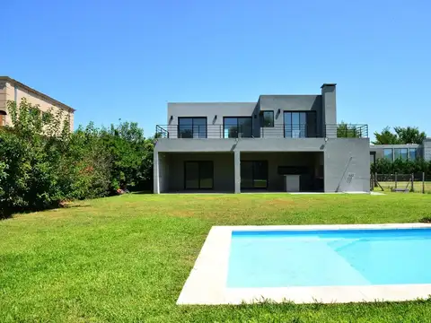 CASA 5 AMBIENTES A ESTRENAR PARQUE PILETA