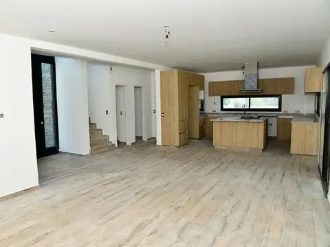 Casa 5 ambientes con 2 baños