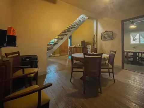Depto Tipo Casa 6 ambientes con 2 baños