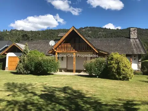 Casa 5 ambientes con 4 baños