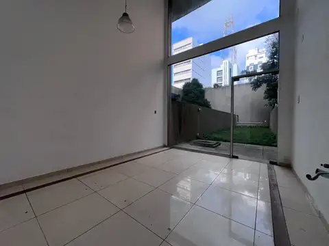 Local comercial con patio ALQUILER La Plata centro