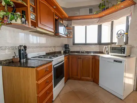 Departamento 6 ambientes con 2 baños