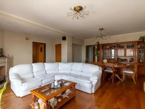 Departamento de 3 dormitorios con vista al río y cochera en venta | Pedro Tuella 800 | 155 m² totale
