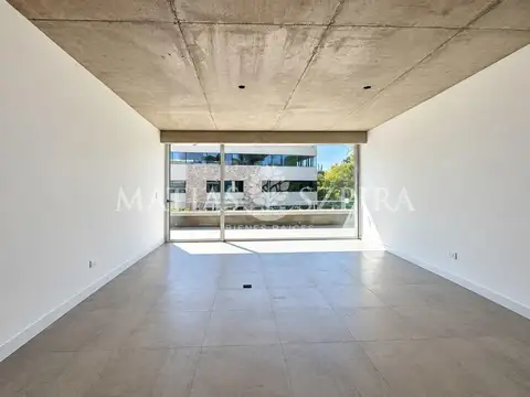 Edificio Comercial en Barrio Parque Leloir