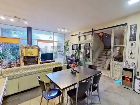 Casa en Venta con 2 cocheras