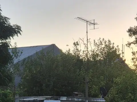 Venta de terreno en Colón con depósitos y casa