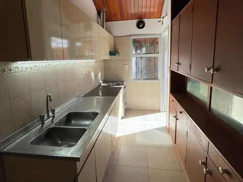 Casa en Alquiler con 2 cocheras